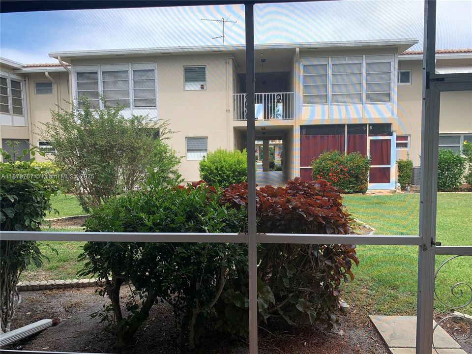 For Sale: $135,000 (1 beds, 1 baths, 700 Square Feet)