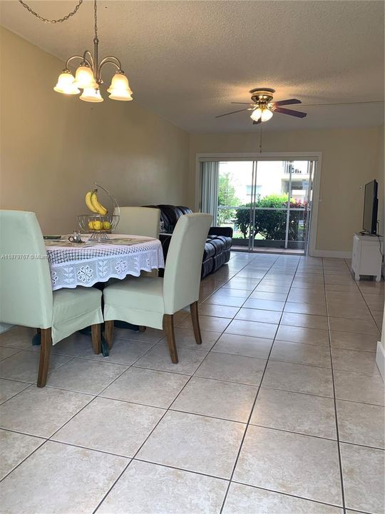 For Sale: $135,000 (1 beds, 1 baths, 700 Square Feet)