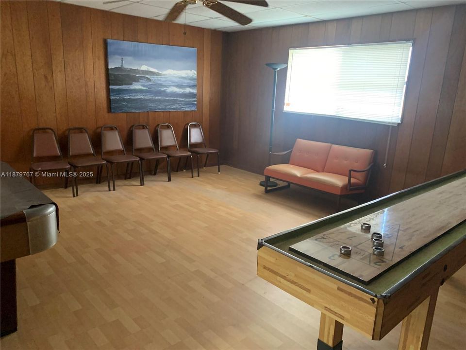 For Sale: $135,000 (1 beds, 1 baths, 700 Square Feet)