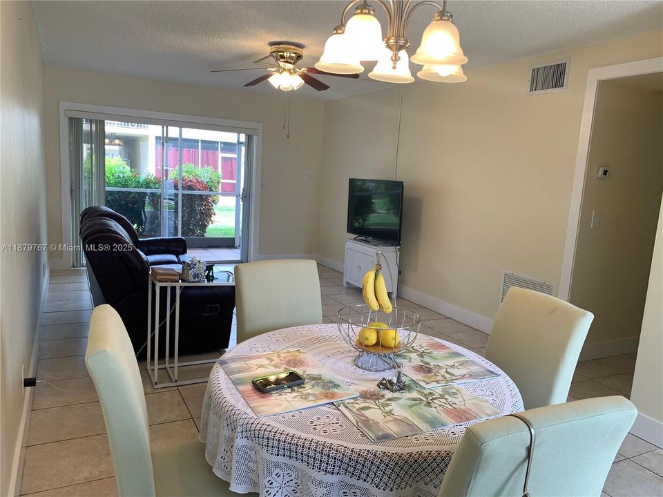 For Sale: $135,000 (1 beds, 1 baths, 700 Square Feet)