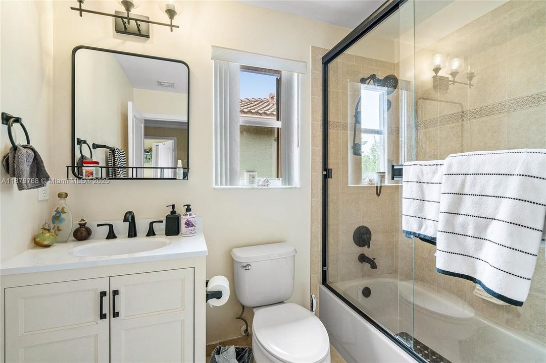 Activo con contrato: $599,000 (5 camas, 3 baños, 2677 Pies cuadrados)