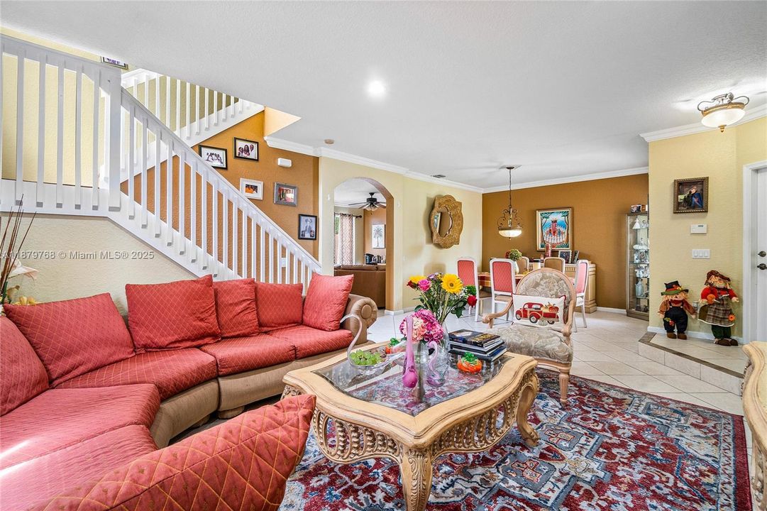 Activo con contrato: $599,000 (5 camas, 3 baños, 2677 Pies cuadrados)