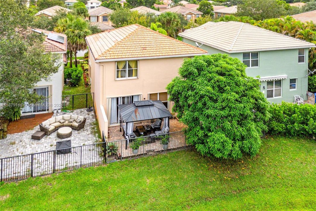 Activo con contrato: $599,000 (5 camas, 3 baños, 2677 Pies cuadrados)