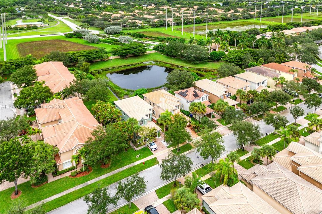 Activo con contrato: $599,000 (5 camas, 3 baños, 2677 Pies cuadrados)