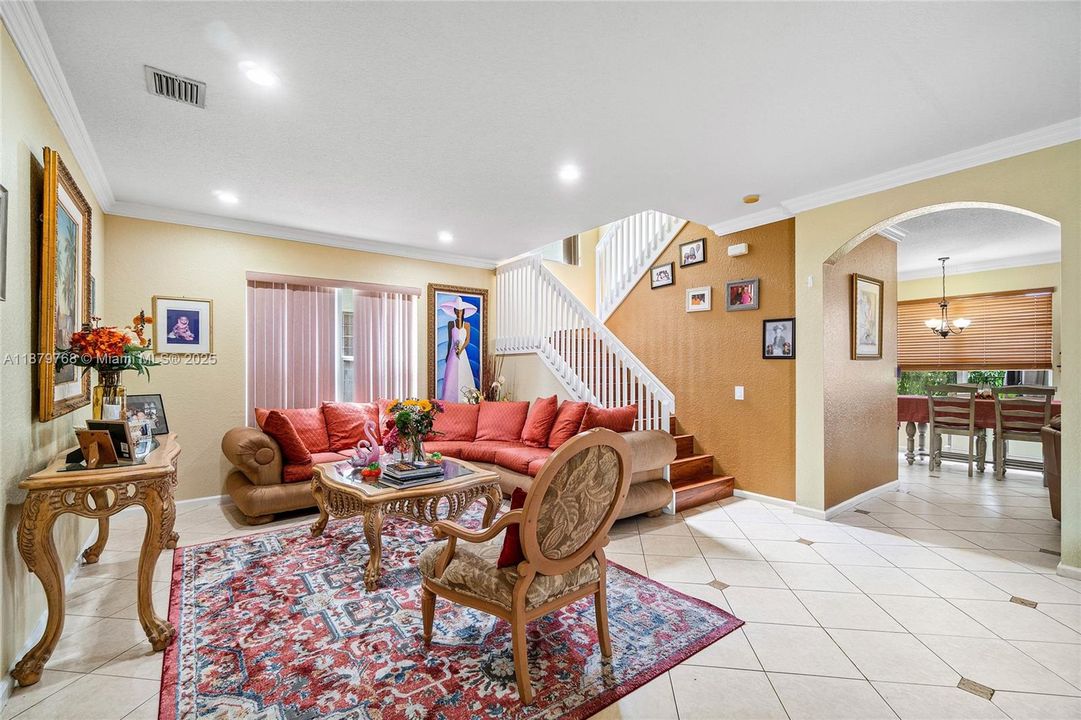 Activo con contrato: $599,000 (5 camas, 3 baños, 2677 Pies cuadrados)
