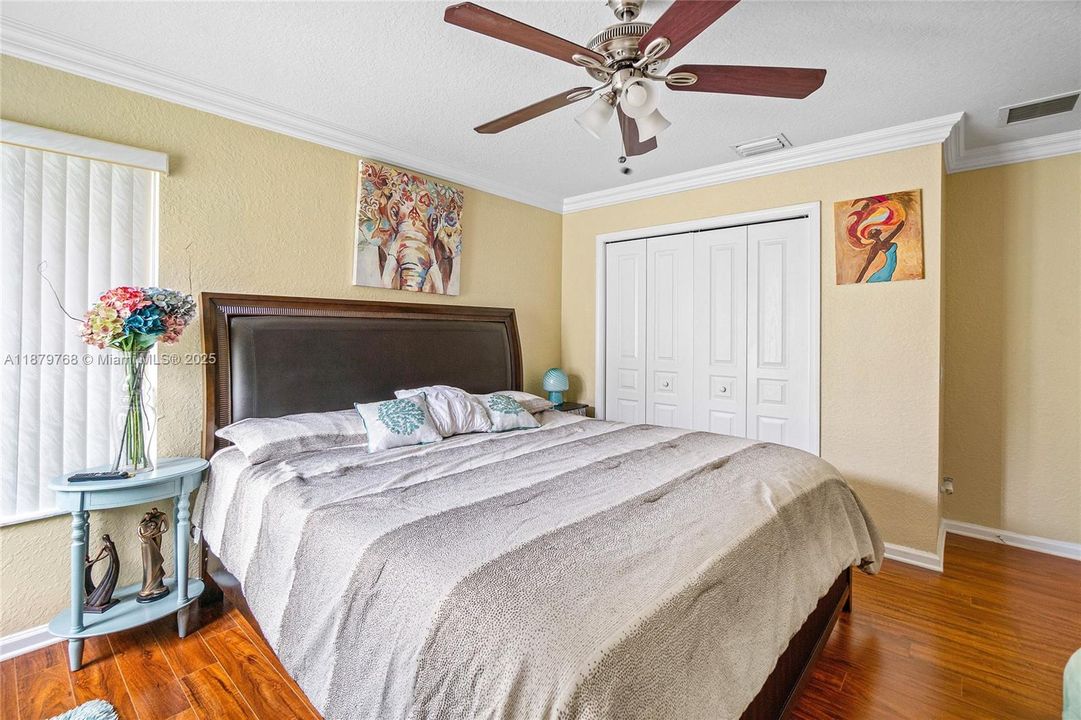 Activo con contrato: $599,000 (5 camas, 3 baños, 2677 Pies cuadrados)