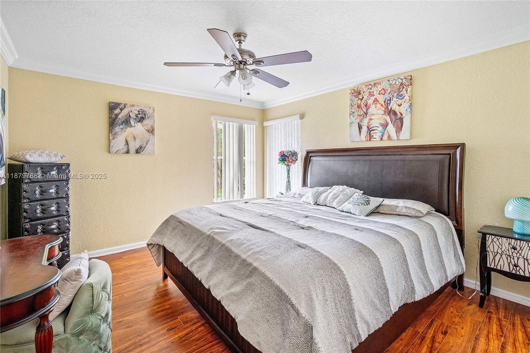 Activo con contrato: $599,000 (5 camas, 3 baños, 2677 Pies cuadrados)