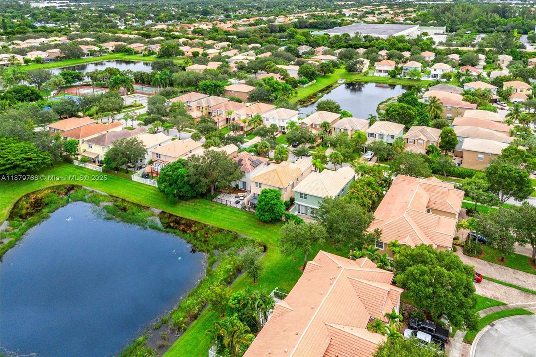 Activo con contrato: $599,000 (5 camas, 3 baños, 2677 Pies cuadrados)