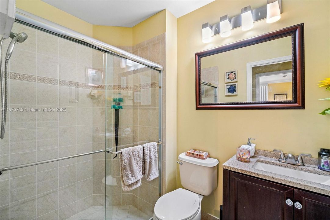 Activo con contrato: $599,000 (5 camas, 3 baños, 2677 Pies cuadrados)