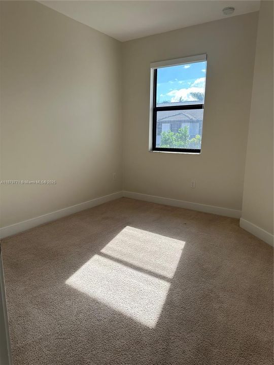 合同活跃: $3,600 (3 贝兹, 2 浴室, 0 平方英尺)