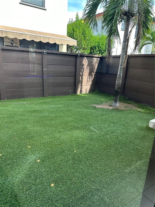 合同活跃: $3,600 (3 贝兹, 2 浴室, 0 平方英尺)