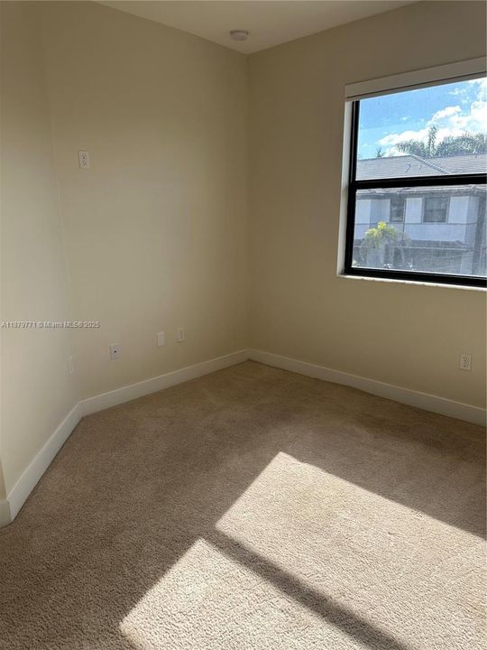 合同活跃: $3,600 (3 贝兹, 2 浴室, 0 平方英尺)