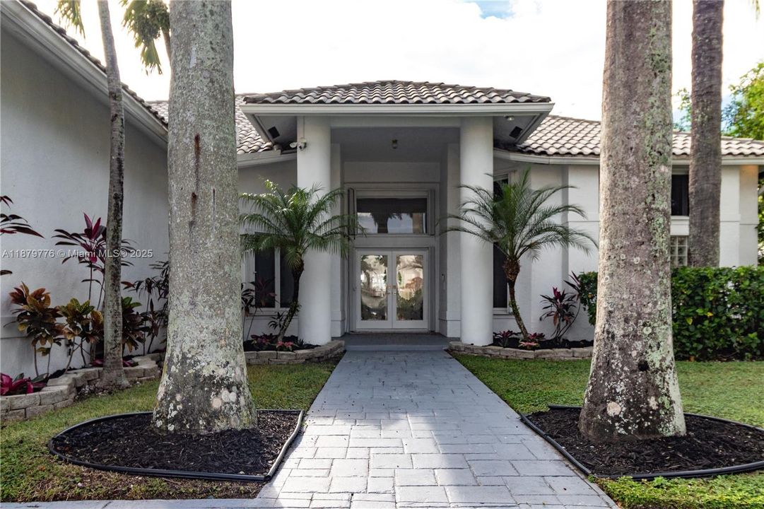 For Rent: $10,495 (5 beds, 5 baths, 4954 Square Feet)