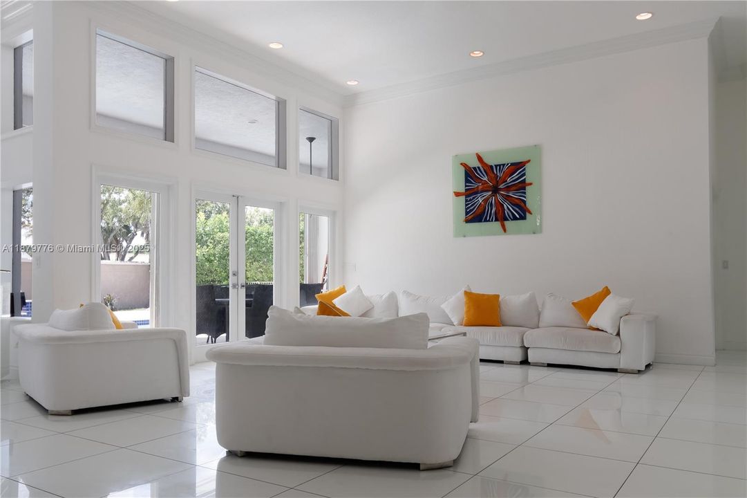 For Rent: $10,495 (5 beds, 5 baths, 4954 Square Feet)