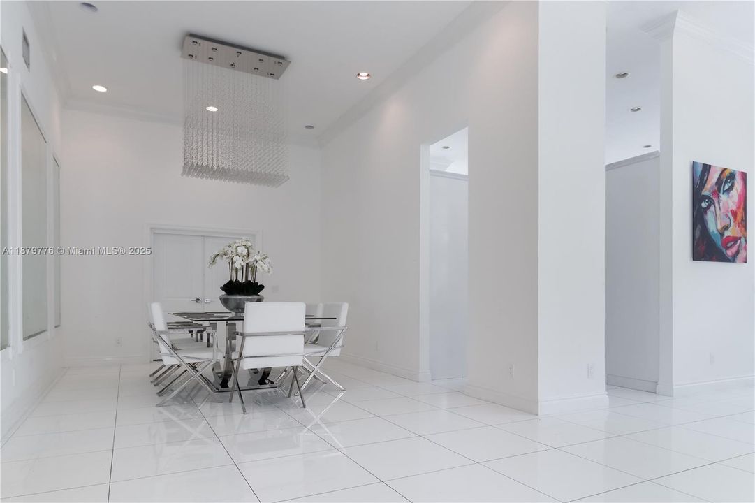 For Rent: $10,495 (5 beds, 5 baths, 4954 Square Feet)