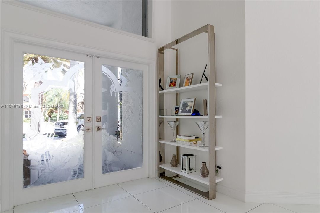 For Rent: $10,495 (5 beds, 5 baths, 4954 Square Feet)