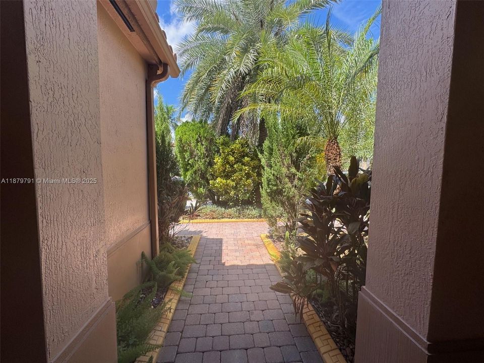 For Sale: $1,249,000 (4 beds, 3 baths, 2476 Square Feet)