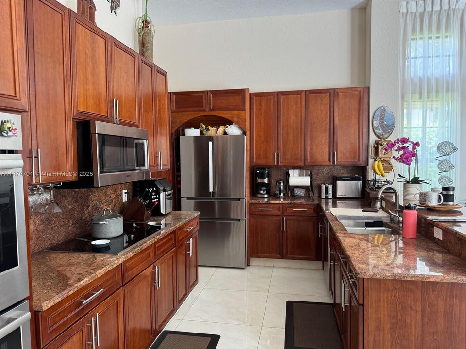 For Sale: $1,249,000 (4 beds, 3 baths, 2476 Square Feet)