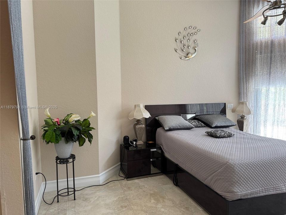 For Sale: $1,249,000 (4 beds, 3 baths, 2476 Square Feet)