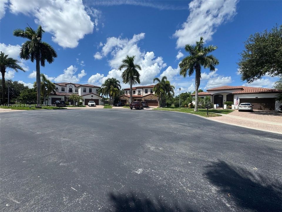 For Sale: $1,249,000 (4 beds, 3 baths, 2476 Square Feet)