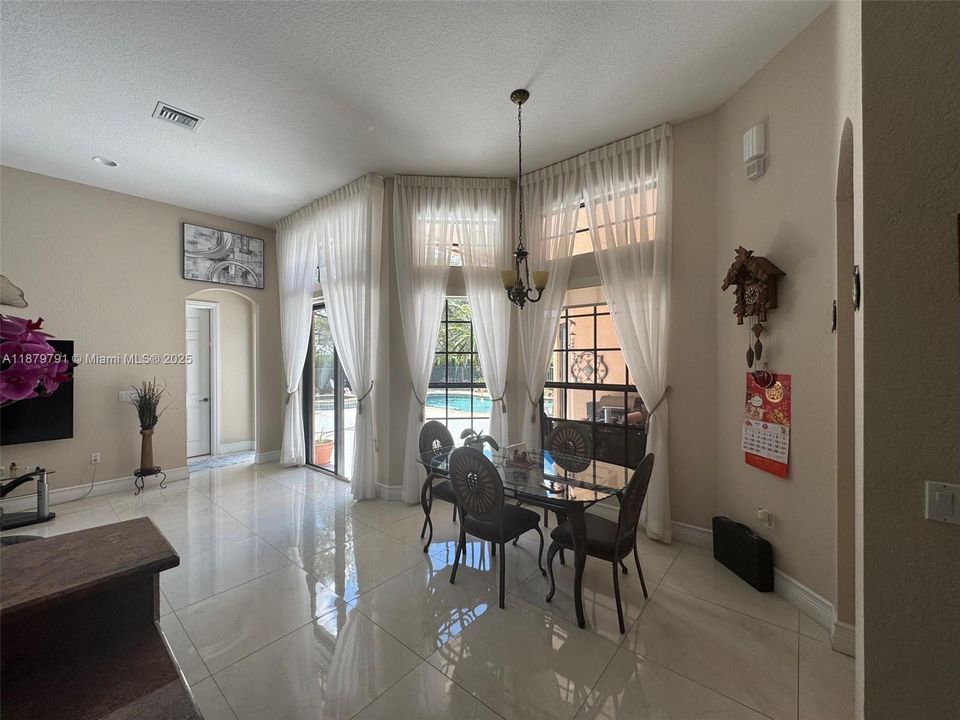 For Sale: $1,249,000 (4 beds, 3 baths, 2476 Square Feet)