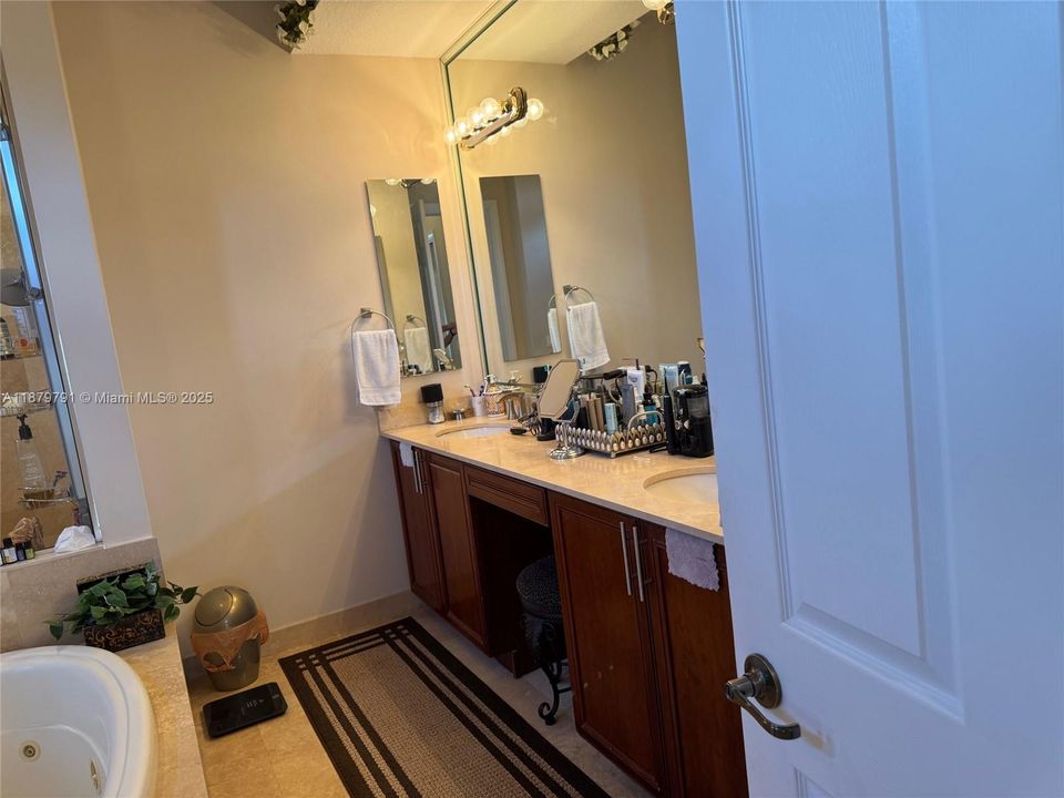 For Sale: $1,249,000 (4 beds, 3 baths, 2476 Square Feet)