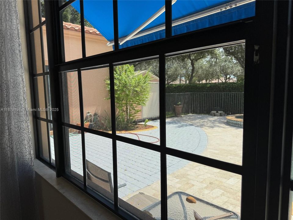 For Sale: $1,249,000 (4 beds, 3 baths, 2476 Square Feet)