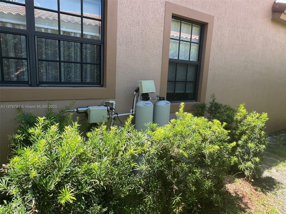 For Sale: $1,249,000 (4 beds, 3 baths, 2476 Square Feet)