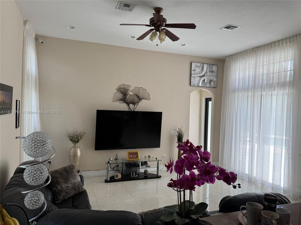 For Sale: $1,249,000 (4 beds, 3 baths, 2476 Square Feet)