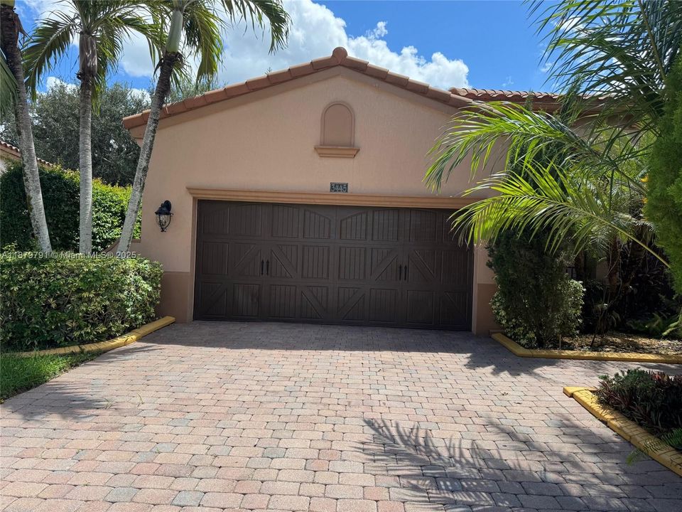 For Sale: $1,249,000 (4 beds, 3 baths, 2476 Square Feet)