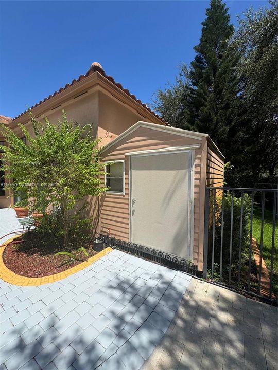 For Sale: $1,249,000 (4 beds, 3 baths, 2476 Square Feet)