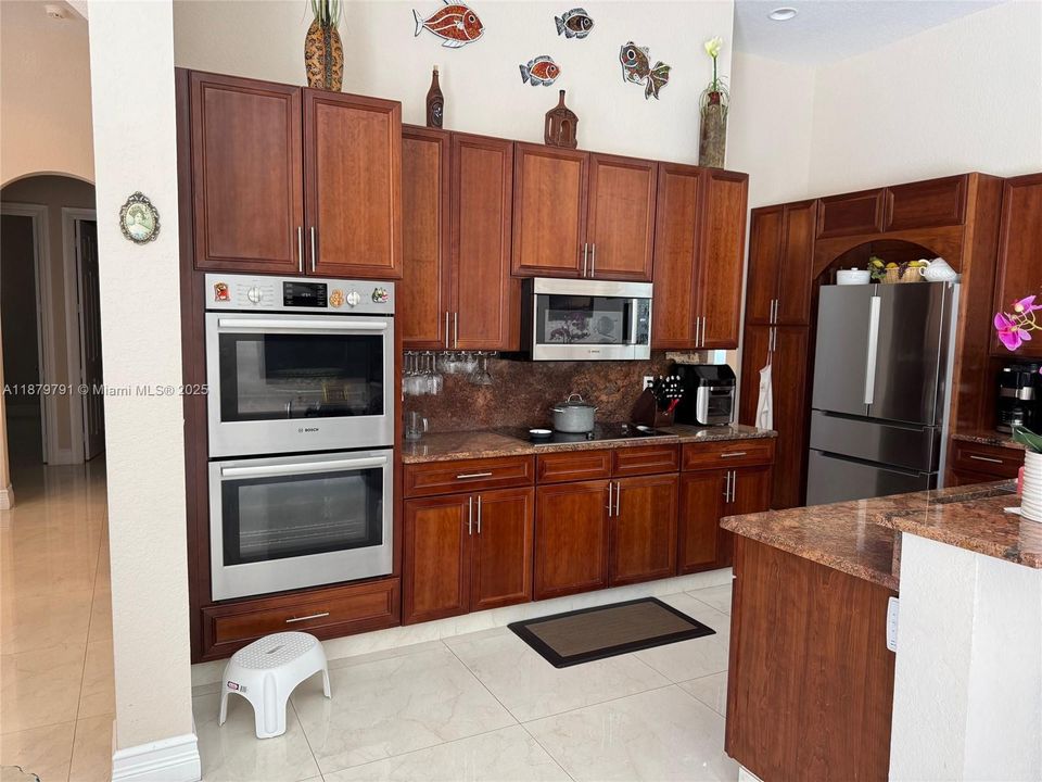 For Sale: $1,249,000 (4 beds, 3 baths, 2476 Square Feet)