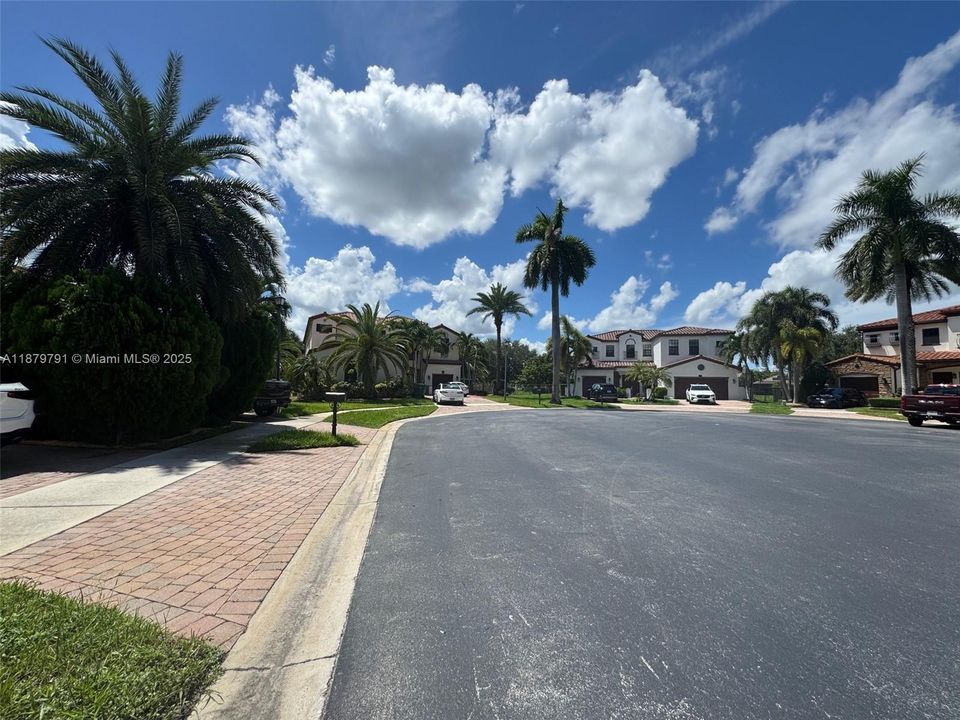 For Sale: $1,249,000 (4 beds, 3 baths, 2476 Square Feet)