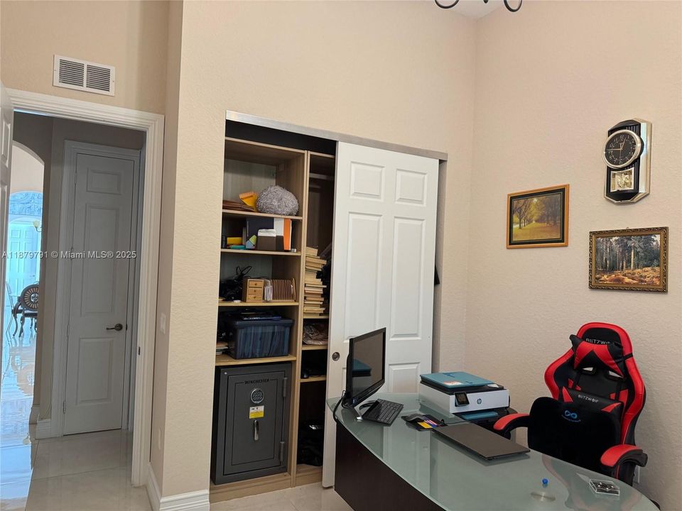 For Sale: $1,249,000 (4 beds, 3 baths, 2476 Square Feet)