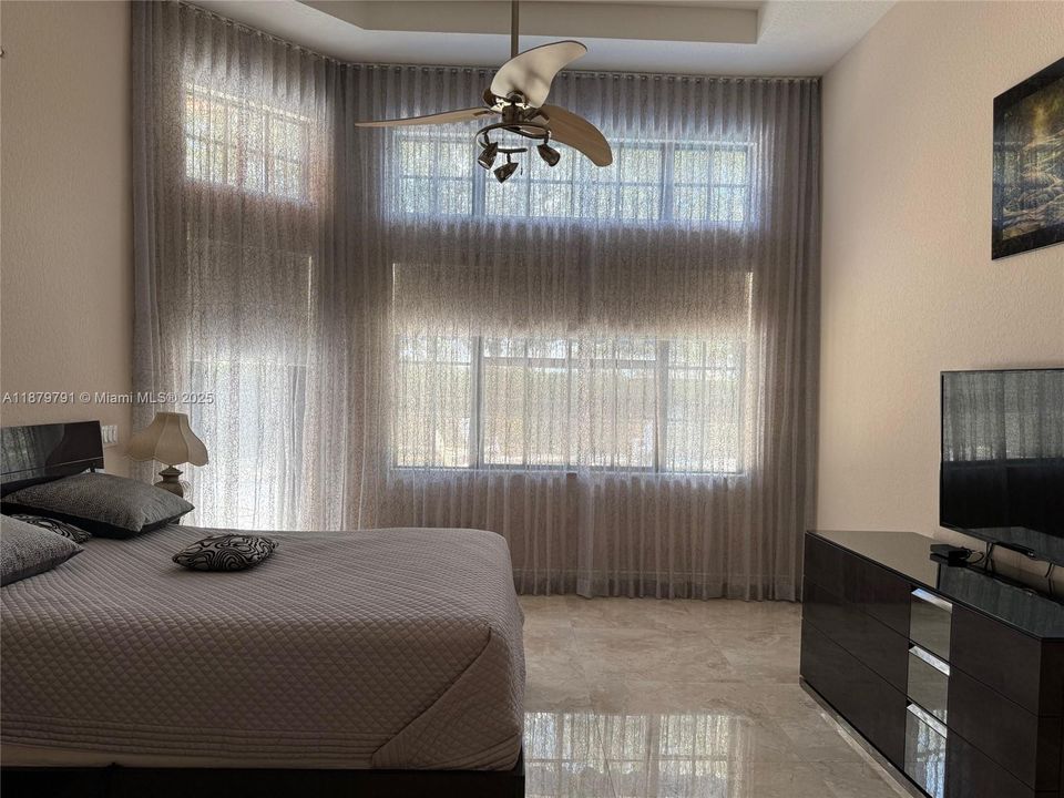 For Sale: $1,249,000 (4 beds, 3 baths, 2476 Square Feet)