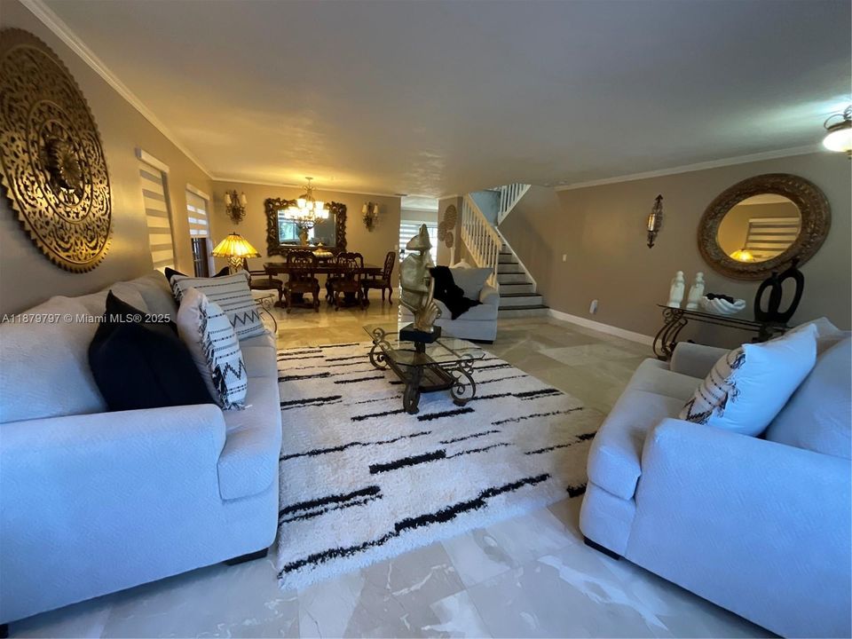 В аренду: $5,700 (6 спален, 2 ванн, 2815 Квадратных фут)