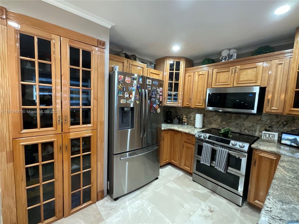 В аренду: $5,700 (6 спален, 2 ванн, 2815 Квадратных фут)