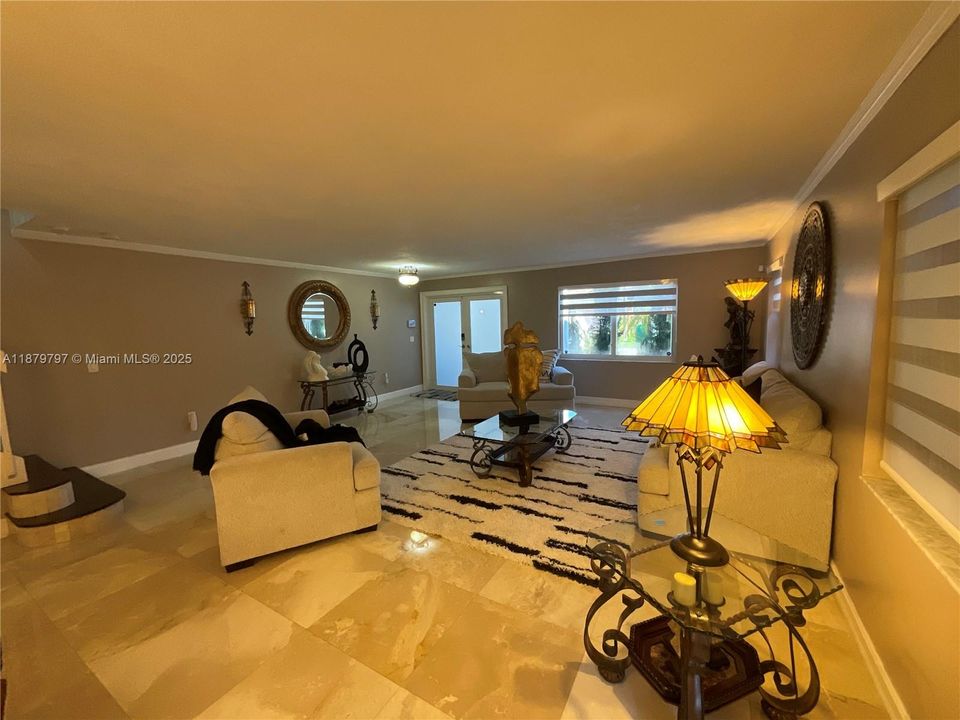 В аренду: $5,700 (6 спален, 2 ванн, 2815 Квадратных фут)