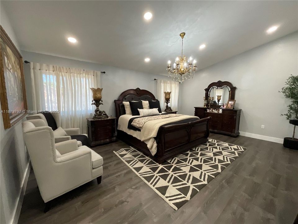 В аренду: $5,700 (6 спален, 2 ванн, 2815 Квадратных фут)