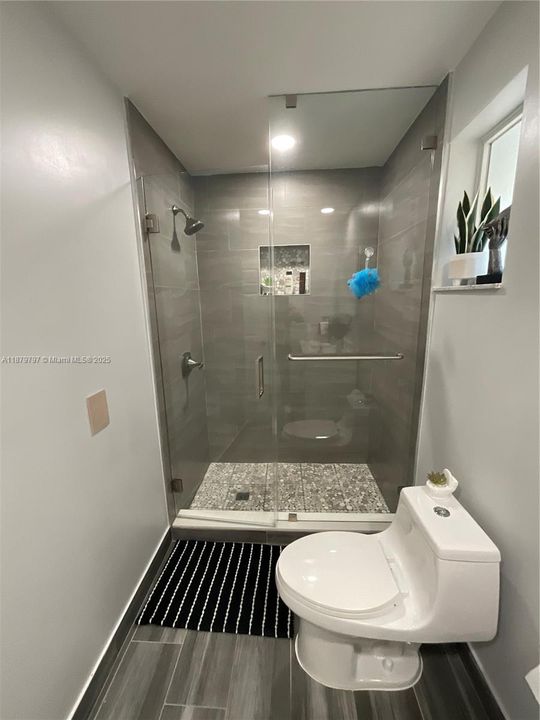 В аренду: $5,700 (6 спален, 2 ванн, 2815 Квадратных фут)