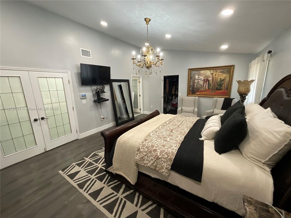 В аренду: $5,700 (6 спален, 2 ванн, 2815 Квадратных фут)