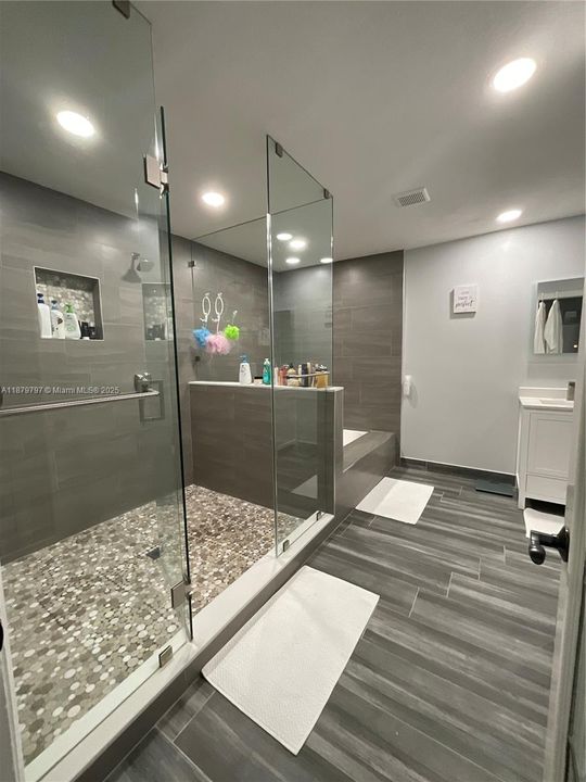 В аренду: $5,700 (6 спален, 2 ванн, 2815 Квадратных фут)