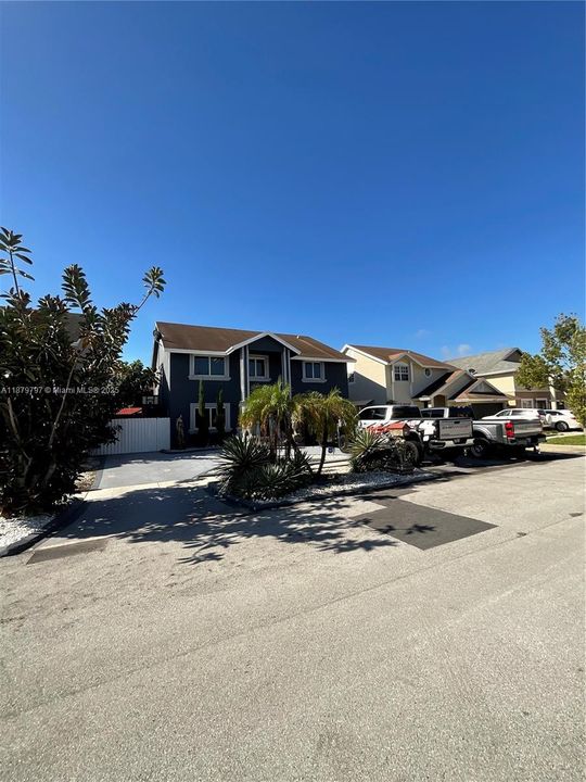 В аренду: $5,700 (6 спален, 2 ванн, 2815 Квадратных фут)