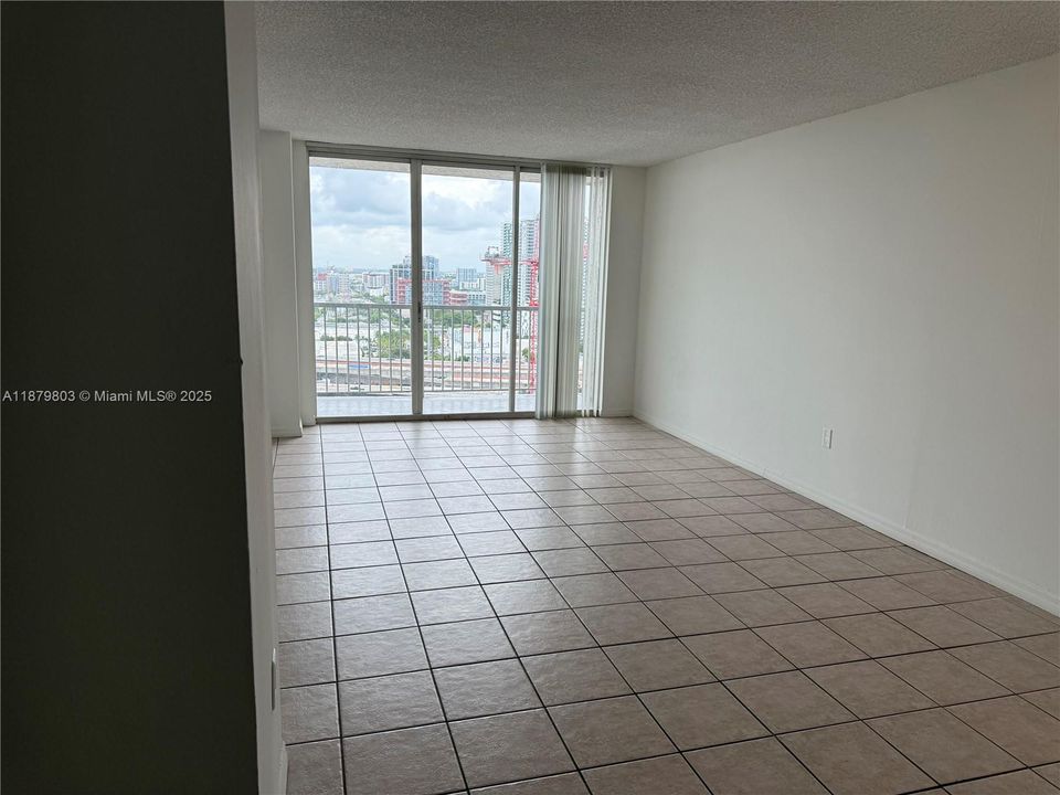 Recently Rented: $2,715 (2 beds, 2 baths, 817 Square Feet)