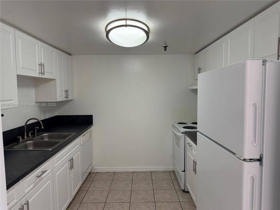 Recently Rented: $2,715 (2 beds, 2 baths, 817 Square Feet)