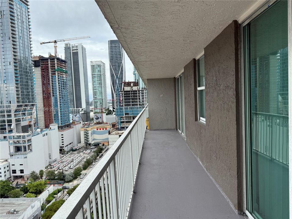 Recently Rented: $2,715 (2 beds, 2 baths, 817 Square Feet)