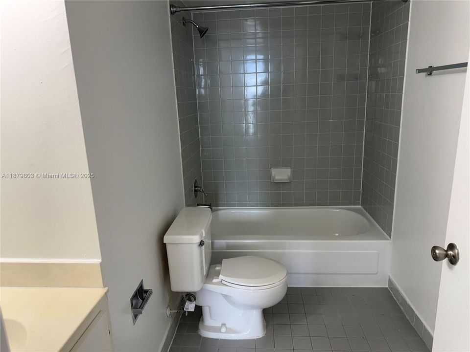 Recently Rented: $2,715 (2 beds, 2 baths, 817 Square Feet)
