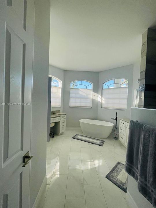 В аренду: $3,200 (3 спален, 2 ванн, 0 Квадратных фут)