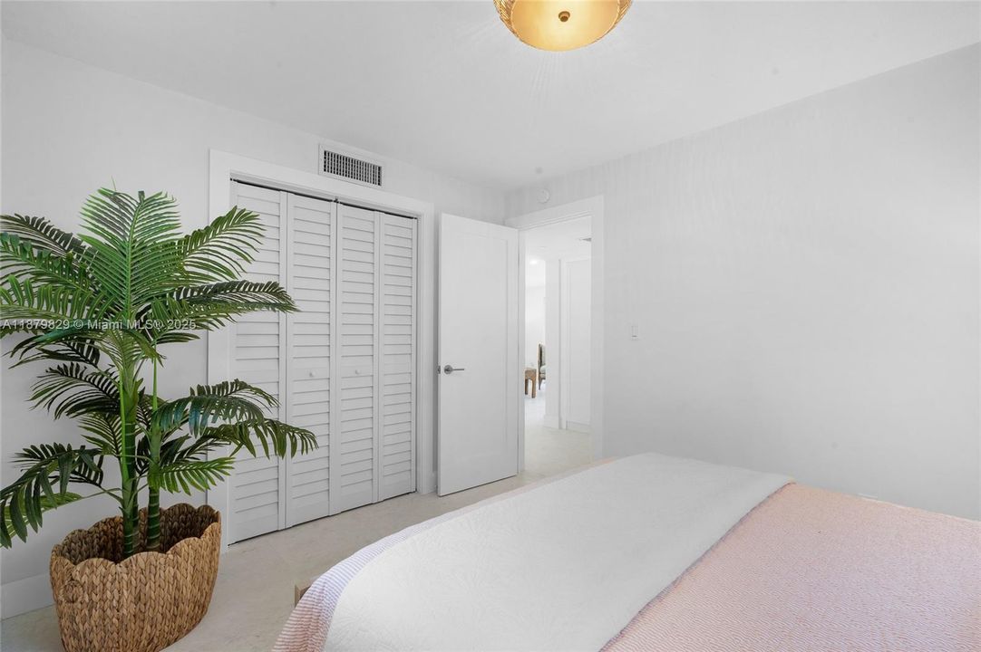 For Rent: $2,900 (2 beds, 1 baths, 1204 Square Feet)