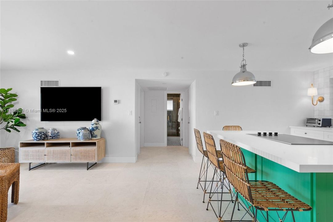 For Rent: $2,900 (2 beds, 1 baths, 1204 Square Feet)